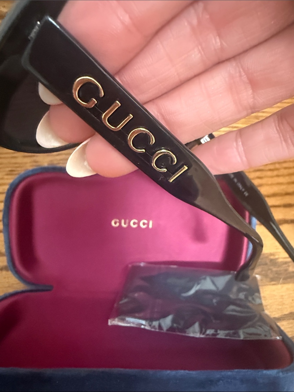 Gucci Women's Black Oversized Shield Sunglasses - Picture 4 of 8